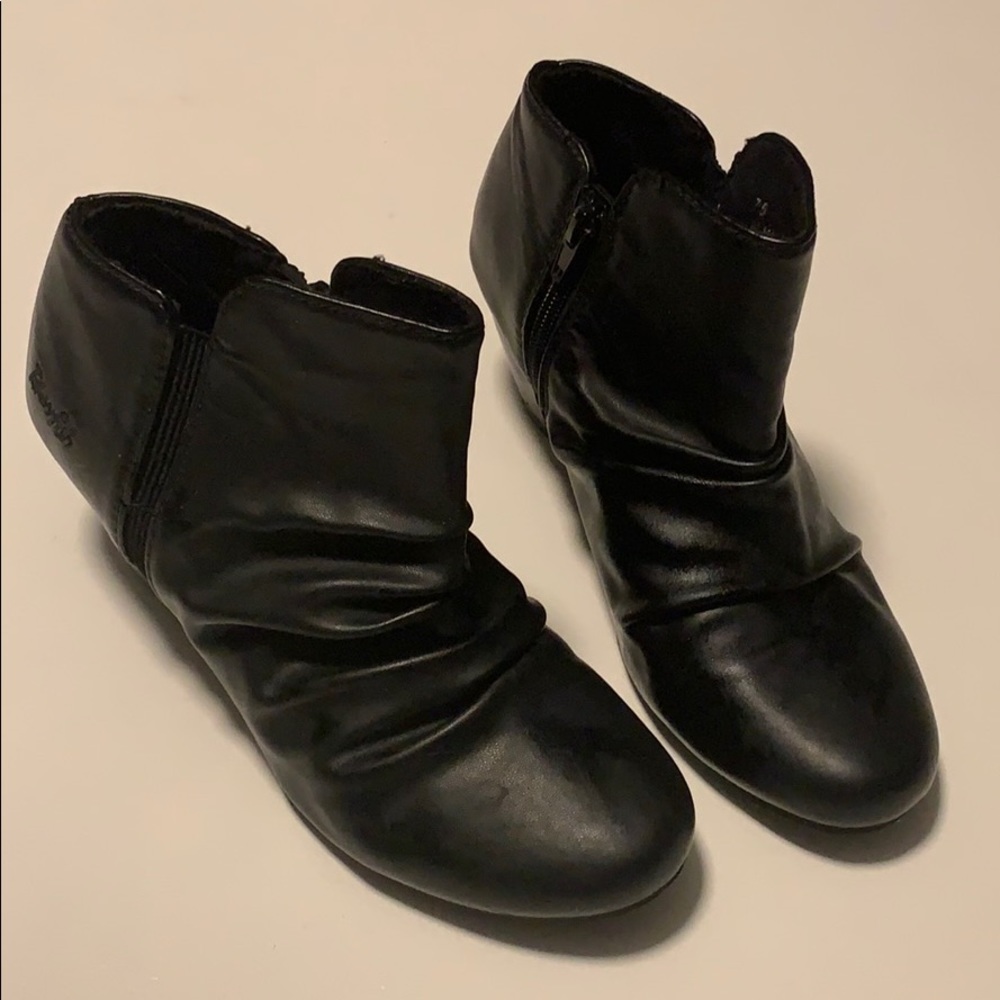 Blowfish 7.5 Bootie Wedge Boot Black Cinch heel